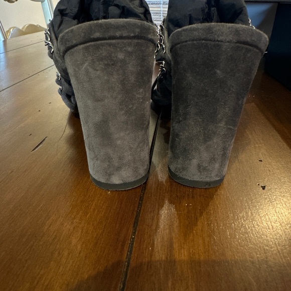 Chanel- Authentic . Comes with original packaging. Size:38 - Picture 6 of 9